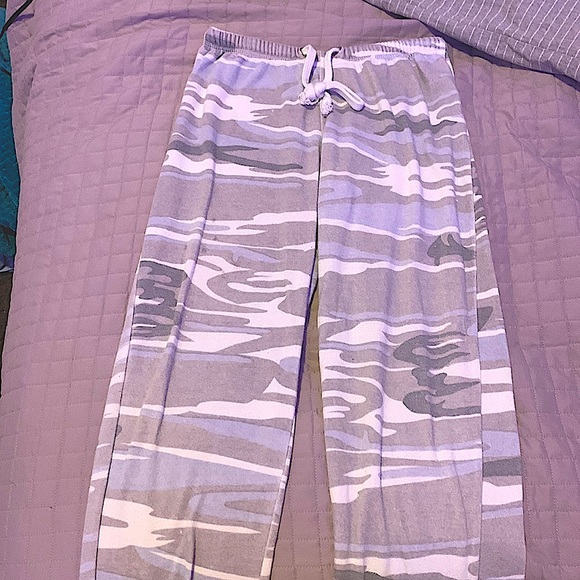 Cute Camo Sweat Pants - Picture 1 of 3